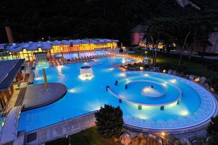 Bains de Lavey, Suisse, nuit